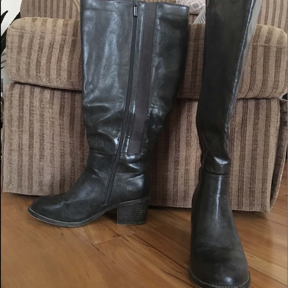 Wide calf Torrid grey boots size 9